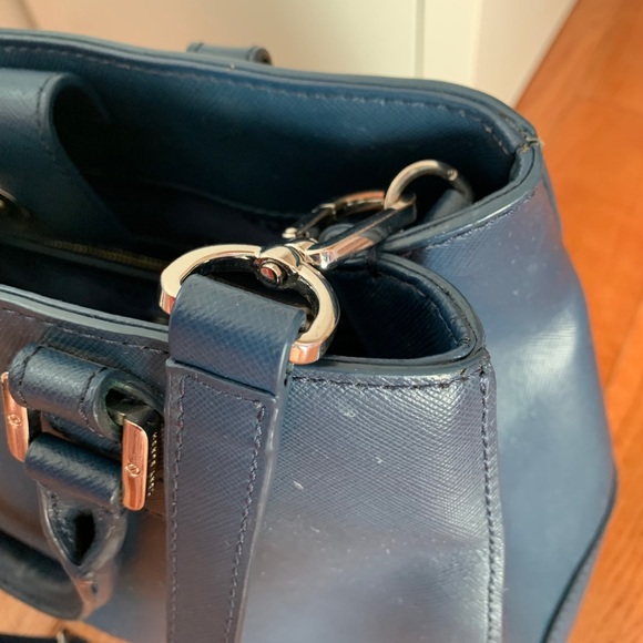 Tory Burch Robinson triangle tote - Picture 12 of 13